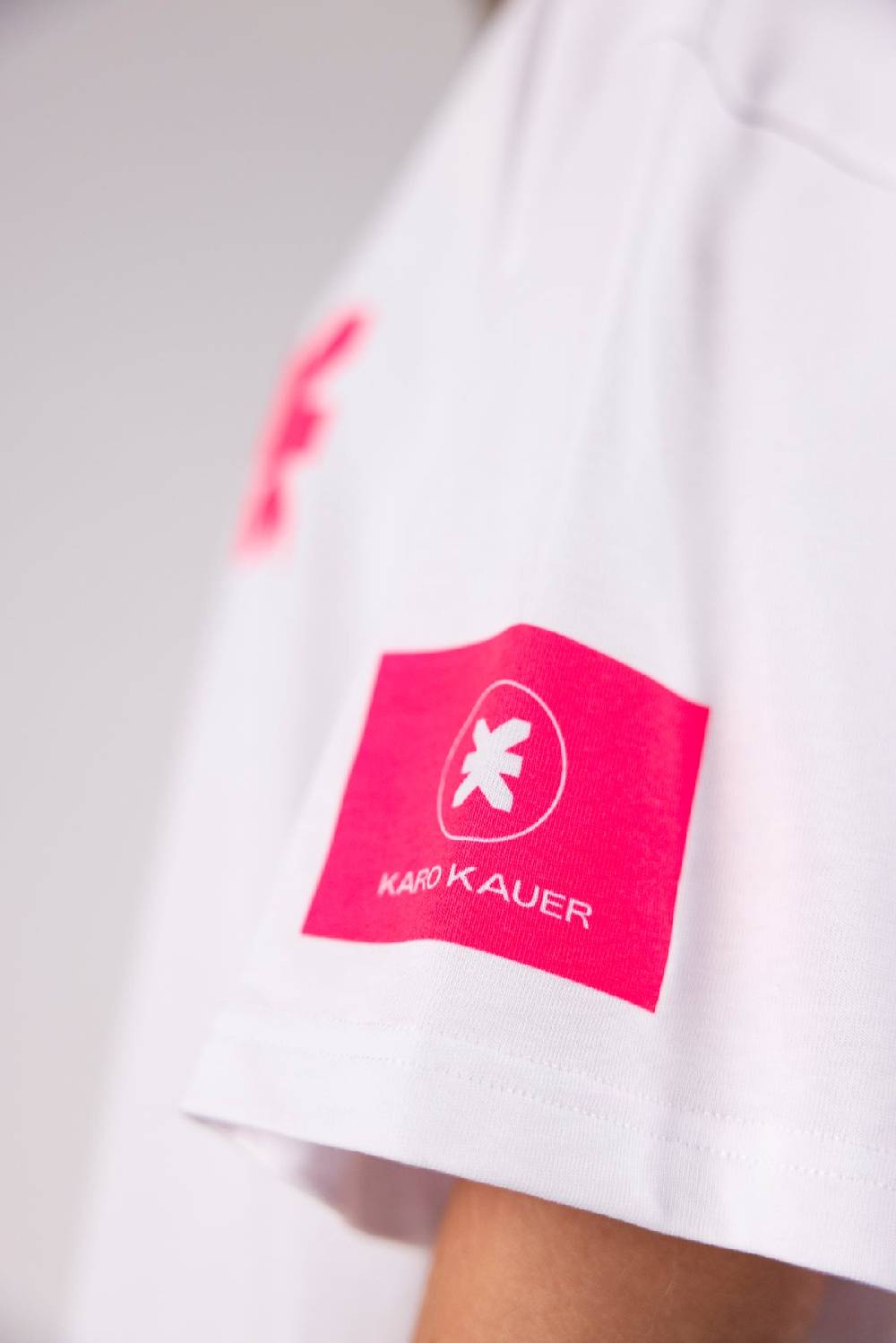 Karo Kauer PRE ORDER Kommunity T-Shirt Pink Saisonschlussverkauf