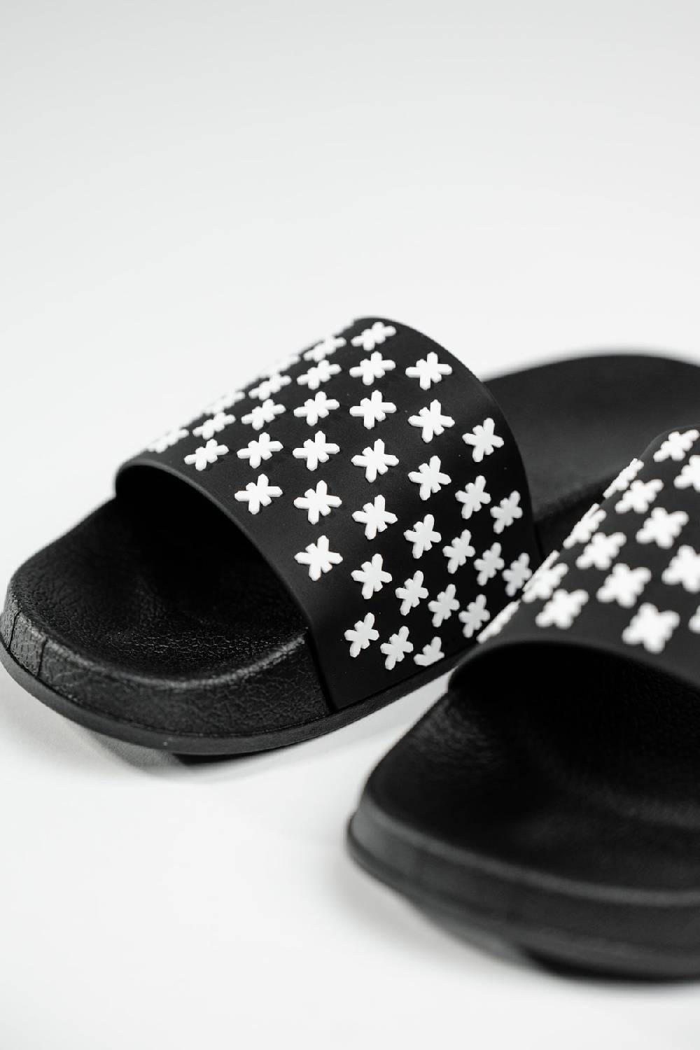 Karo Kauer Slipper Logo Wochenangebot