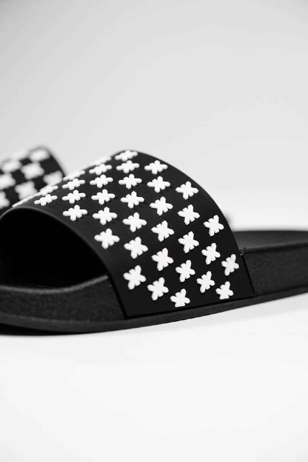 Karo Kauer Slipper Logo Wochenangebot
