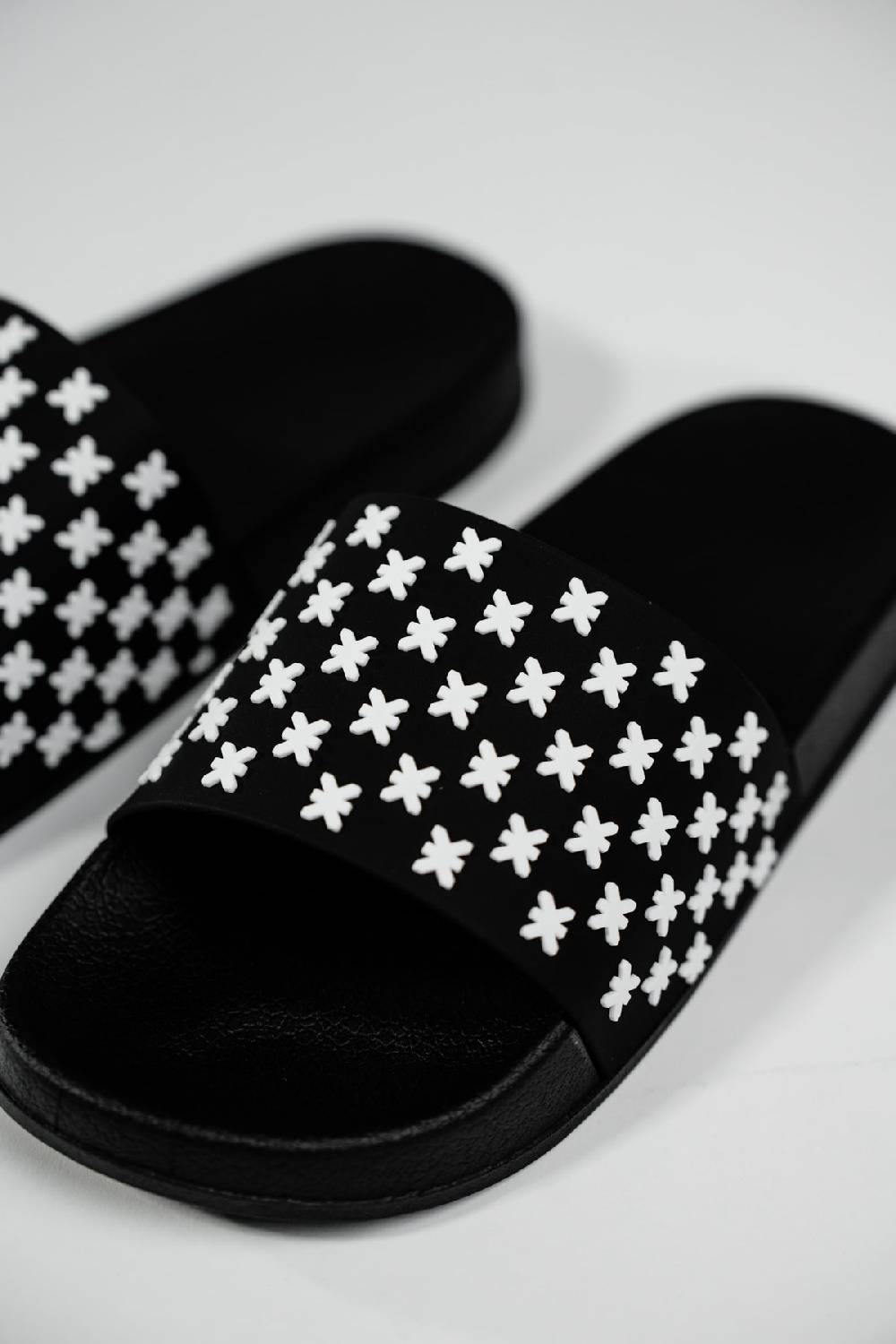 Karo Kauer Slipper Logo Wochenangebot