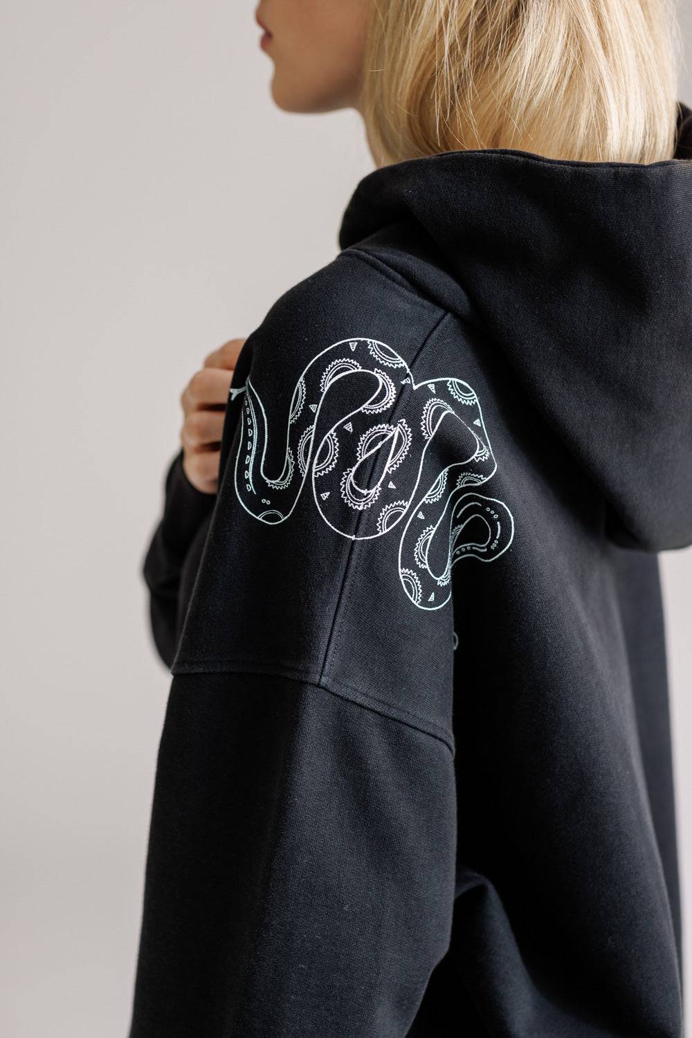 Karo Kauer Hoodie Faded Black Vatertagsangebot