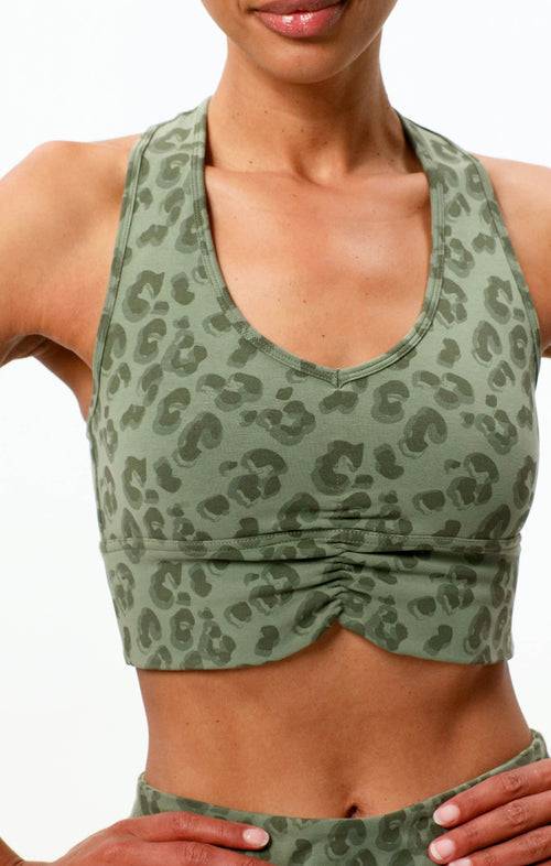 Ognx Yoga BH Leo Cropped - Mittlerer Halt - Tencel™ Bio Baumwolle - grün Nur noch ein Tag übrig