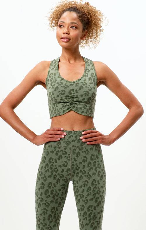 Ognx Yoga BH Leo Cropped - Mittlerer Halt - Tencel™ Bio Baumwolle - grün Nur noch ein Tag übrig