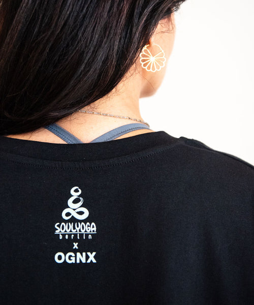 Ognx Yoga Boxy T-Shirt Be Your Own Guru by SOULYOGA Berlin - schwarz Online Outlet