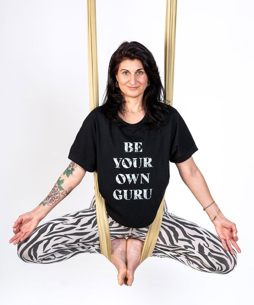 Ognx Yoga Boxy T-Shirt Be Your Own Guru by SOULYOGA Berlin - schwarz Online Outlet