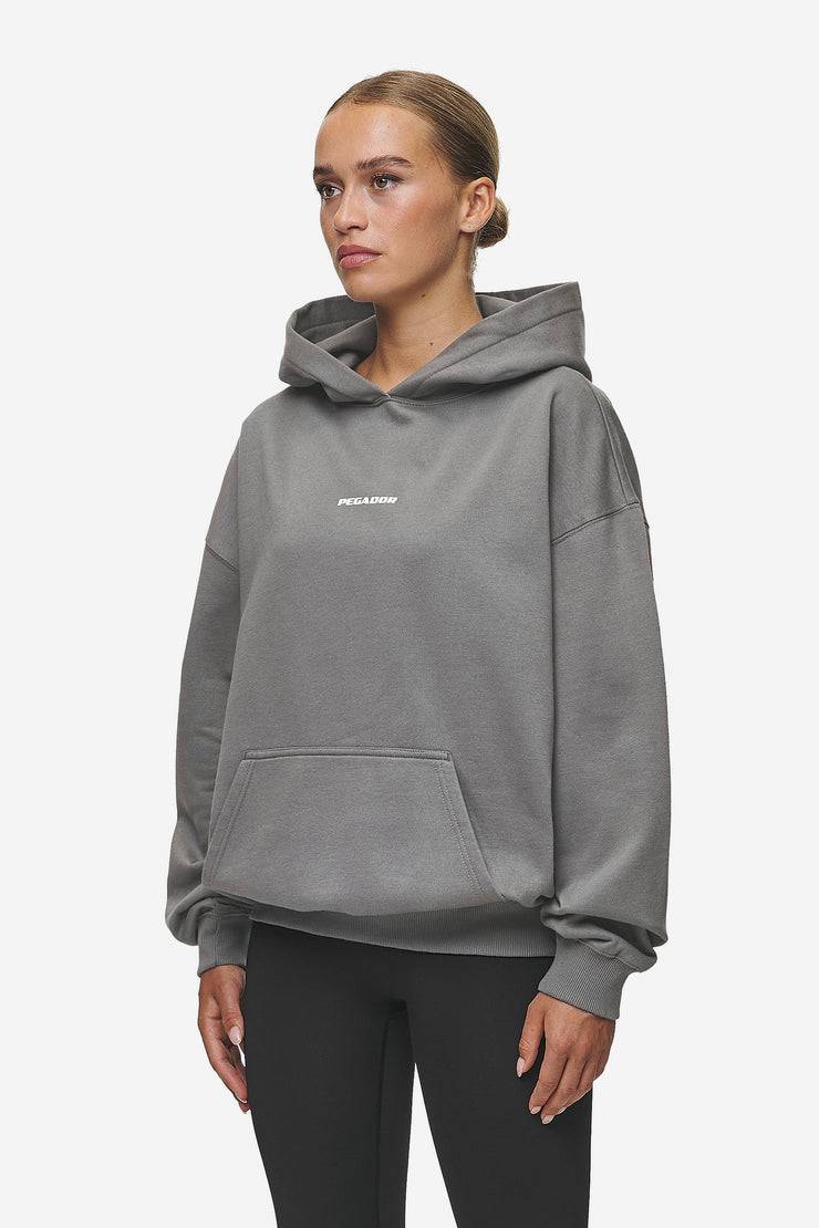 Pegador Clarita Logo Oversized Hoodie Washed Deep Grey White Gum Verkauf