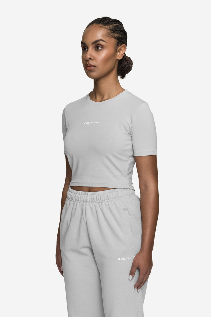 Pegador Ines Cropped Baby Tee Washed Sky Grey White Gum Neueste Stile