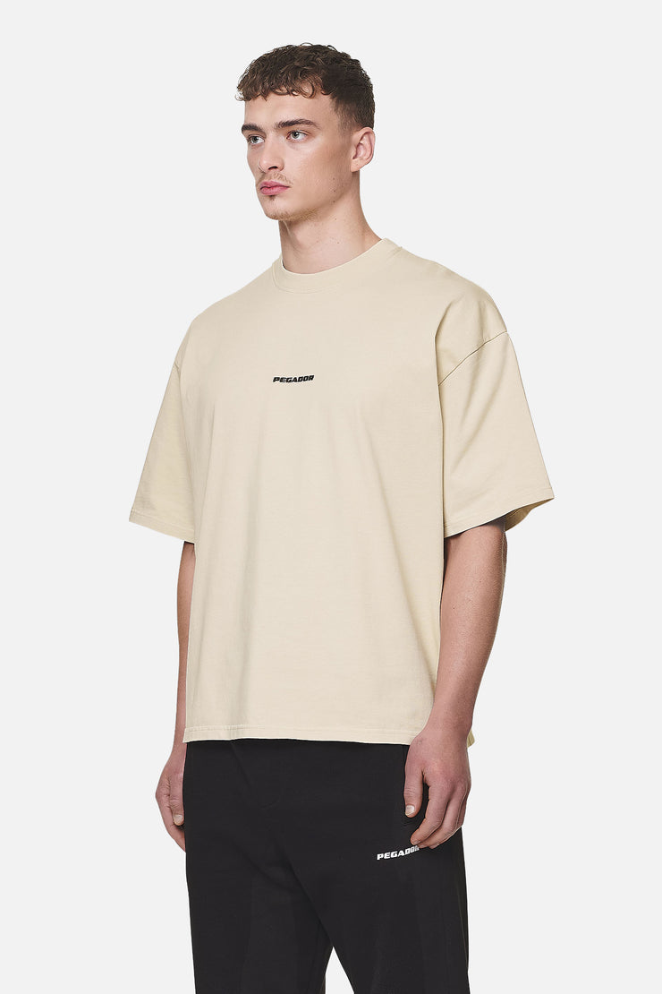 Pegador Logo Boxy Tee Washed Desert Sand Black Gum Kostenloser Versand