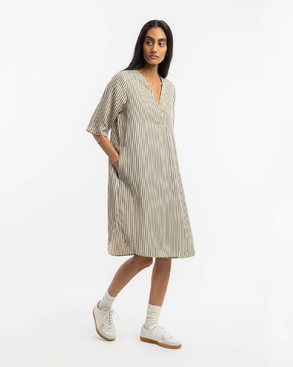Rotholz Kaftan Kleid aus Lyocell - Oliv Gestreift Vierteljährliche Förderung