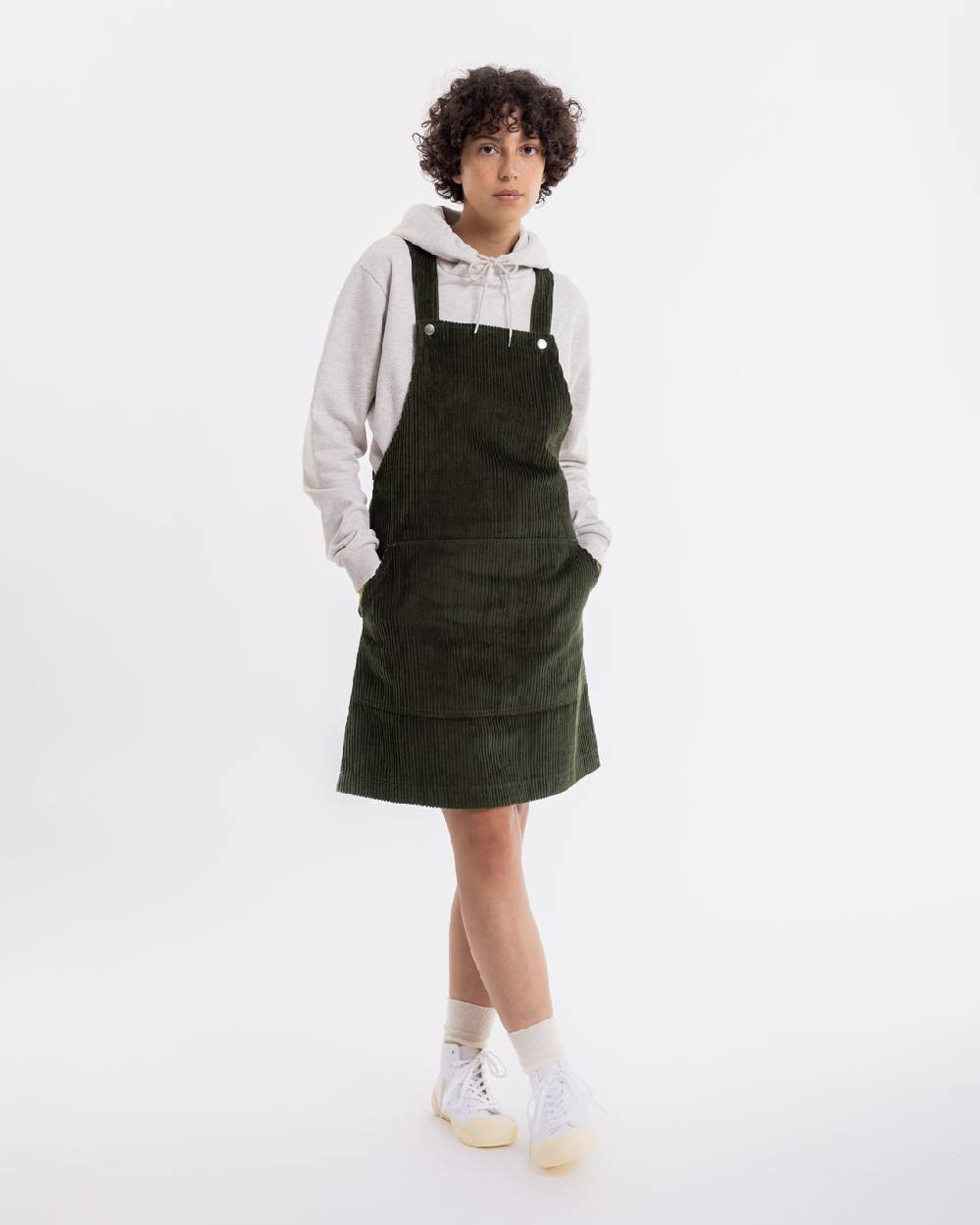 Rotholz Latzkleid aus Bio Cord Oliv Online Outlet