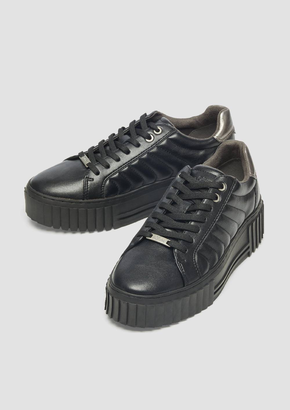 S.Oliver Plateausneaker mit Kontrastsohle Angebote