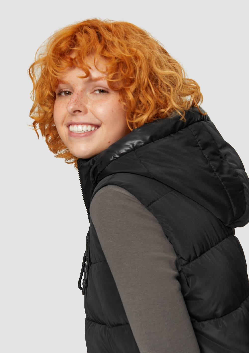 S.Oliver Gesteppte Outdoor-Weste mit Kapuze Nur noch ein Tag übrig