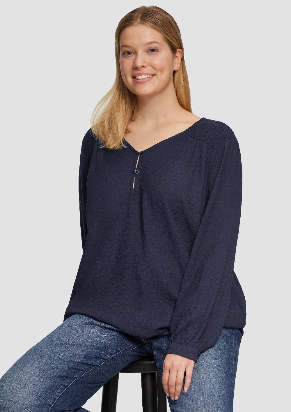 S.Oliver Strukturierte Bluse aus Viskosemix mit Smok Detail Saisonale Angebote