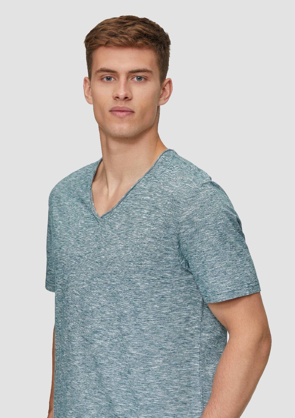 S.Oliver Meliertes T-Shirt mit V-Ausschnitt und Logo-Detail JETZT KAUFEN