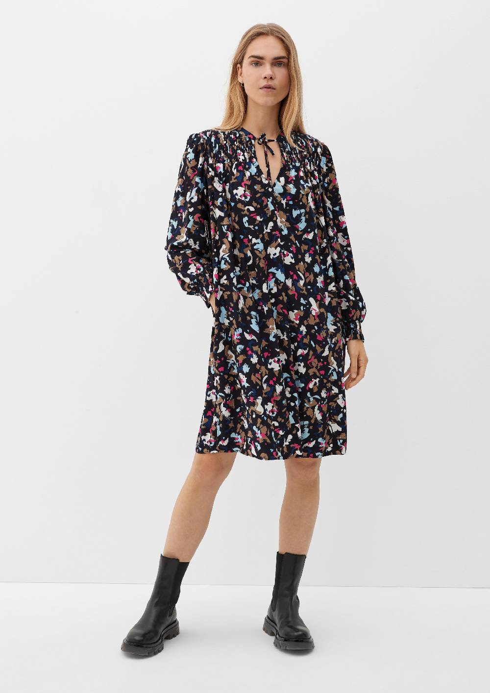 S.Oliver Viskosekleid mit Smok-Details Nur noch ein Tag übrig