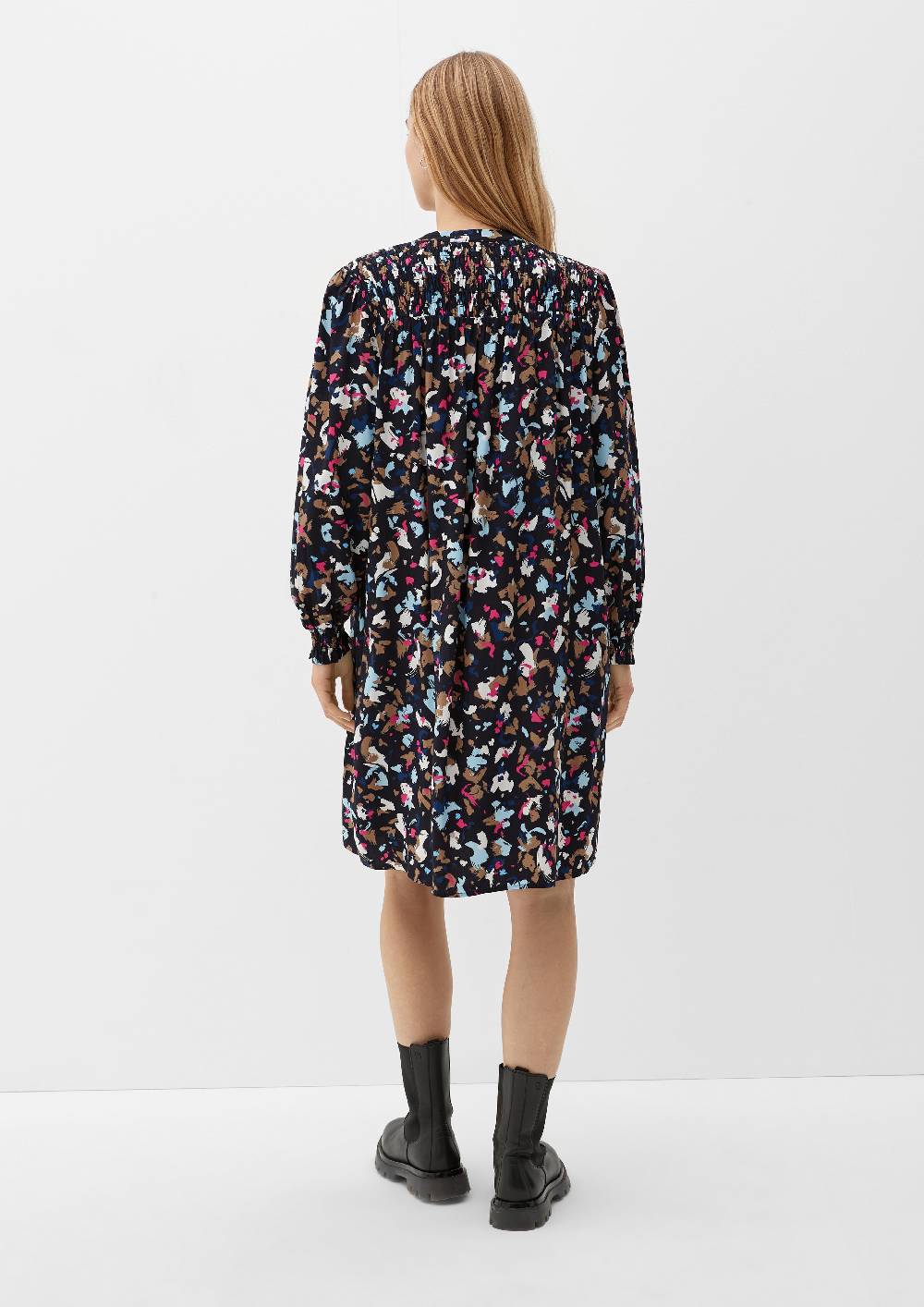 S.Oliver Viskosekleid mit Smok-Details Nur noch ein Tag übrig