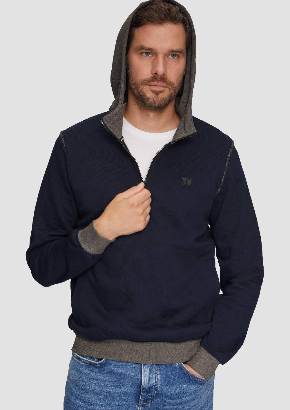 S.Oliver Hoodie mit Stehkragen und Reißverschluss im Angebot